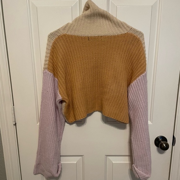 Cropped Sweater - Picture 3 of 3